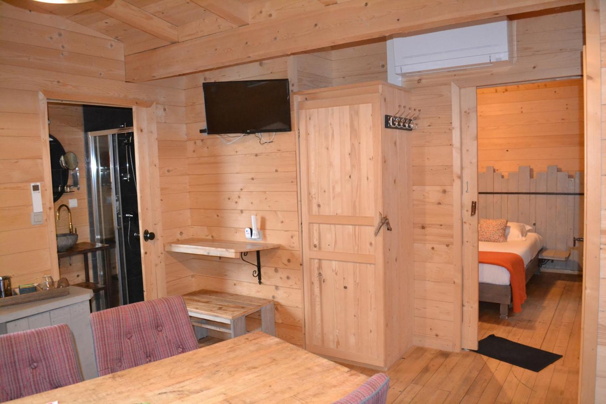 Les Cabanes Dans Les Bois Logis Hotel Villedubert Экстерьер фото