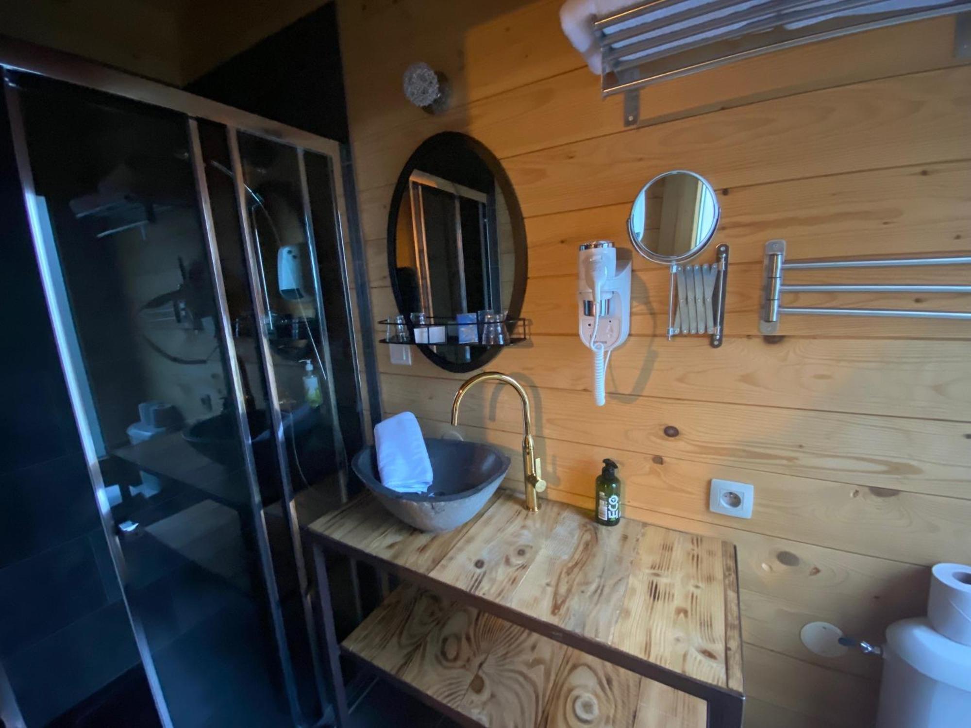 Les Cabanes Dans Les Bois Logis Hotel Villedubert Экстерьер фото