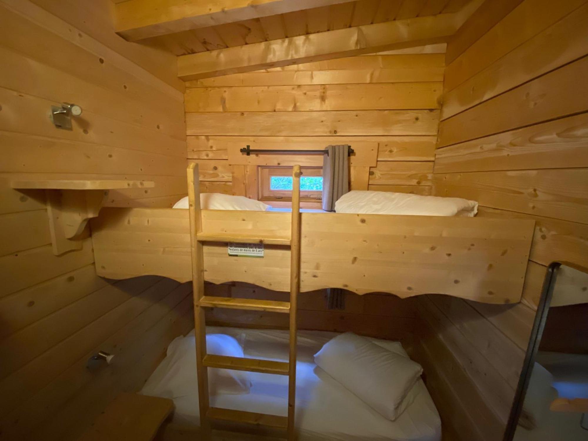 Les Cabanes Dans Les Bois Logis Hotel Villedubert Экстерьер фото